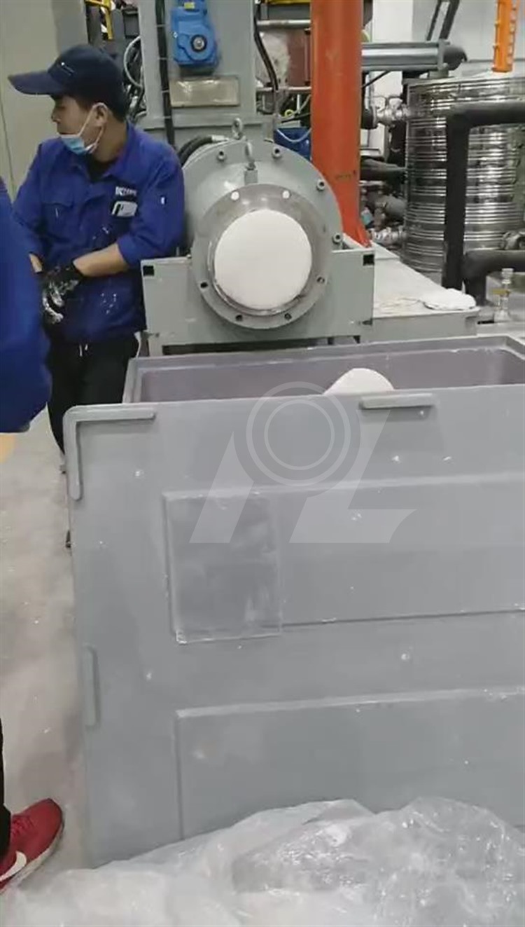 2，上料，捏合精煉